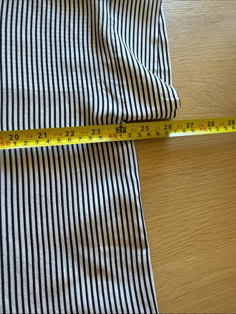 Everlane Black and White Boxy Silk Short Sleeve Button Shirt - Picture 5 of 6